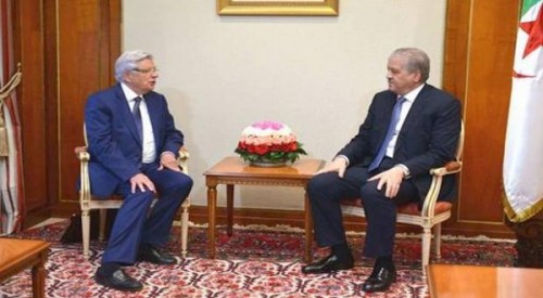 Chevènement : ma visite à Alger a permis de "dissiper certains malentendus"