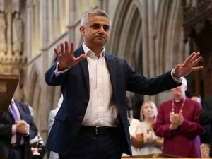 Sadiq Khan, élu premier maire musulman de Londres, salue un vote "d'espoir"