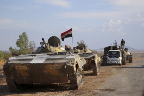 L'armée syrienne avance vers une ville clé pour le ravitaillement de l'EI