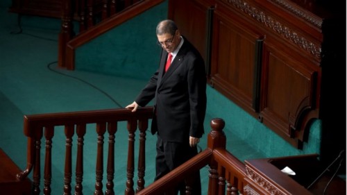 Tunisie: le Parlement fait tomber le gouvernement de Habib Essid