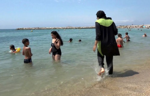Espagne, Italie, Etats-Unis… l’interdiction du « burkini » en France vivement critiquée dans les médias étrangers