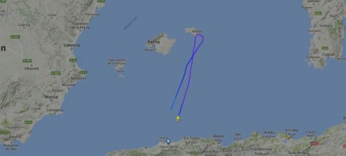 Précisions : L'avion n'a pas disparu des radars, mais de la couverture de certains sites sur internet comme flightradar