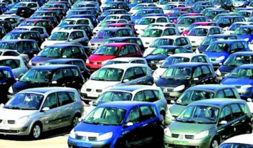 Les importations de véhicules continuent de chuter, impactées par la crise