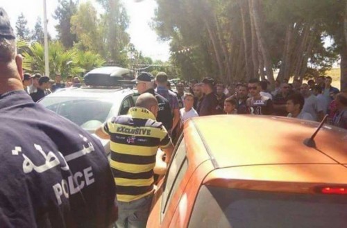 Taxe de 30 DT : Des protestataires se rassemblent devant le consulat tunisien à Tébessa