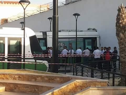 Le tramway de Constantine déraille et s’encastre dans le mur de la prison