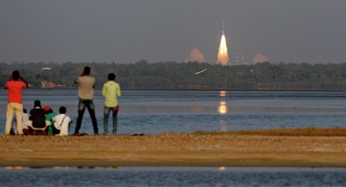 Lancement avec succès de trois satellites algériens depuis l'Inde