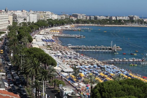 3,5 M€ de biens immobiliers achetés à Cannes et Paris en changeant dinars contre euros