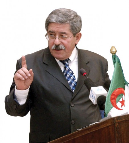 Ahmed Ouyahia défend Nouria Benghabrit