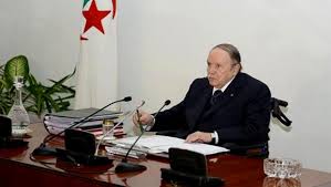 Le président Bouteflika : "dire la vérité aux citoyens pour avoir leur adhésion"