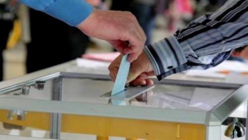 Bouteflika envisage de nommer Abdewahab Derbal à la tête de la Haute instance de surveillance des élections